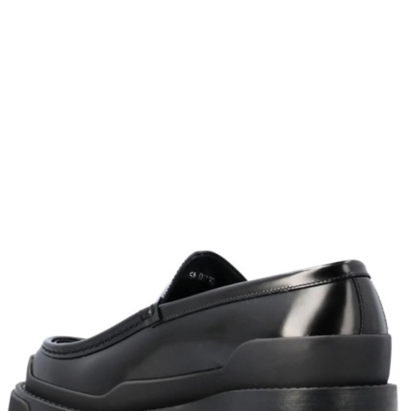 Givenchy Terra Logo Plaque Slip-On Loafers - Picture 2 of 3